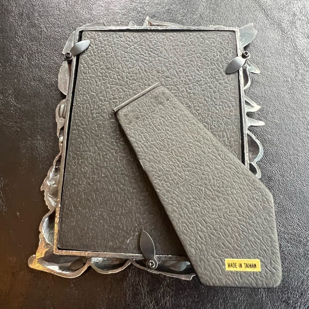 Metal Shell Picture Frame - Picture 3 of 3